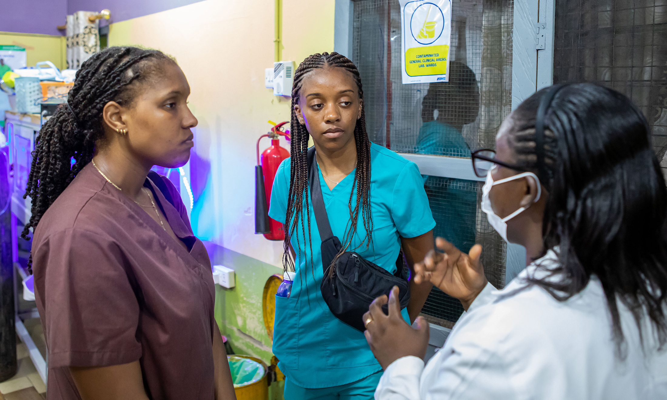 An image of OUWB students in a hospital in Ghana