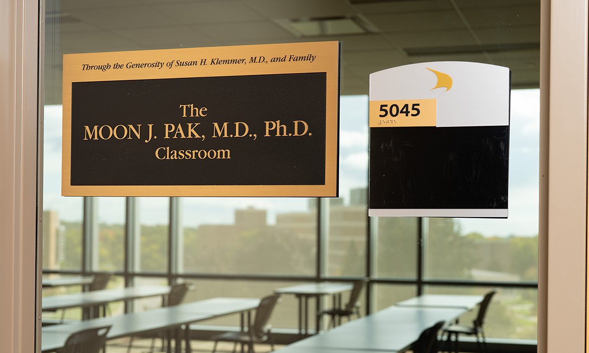 Classroom plaque. Text reads: Through the generosity of Susan H. Klemmer, M.D., and Family The Moon J. Pak, M.D., Ph.D., Classroom