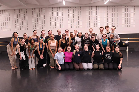 Ja'Laaiyah Gordon with OU dance students