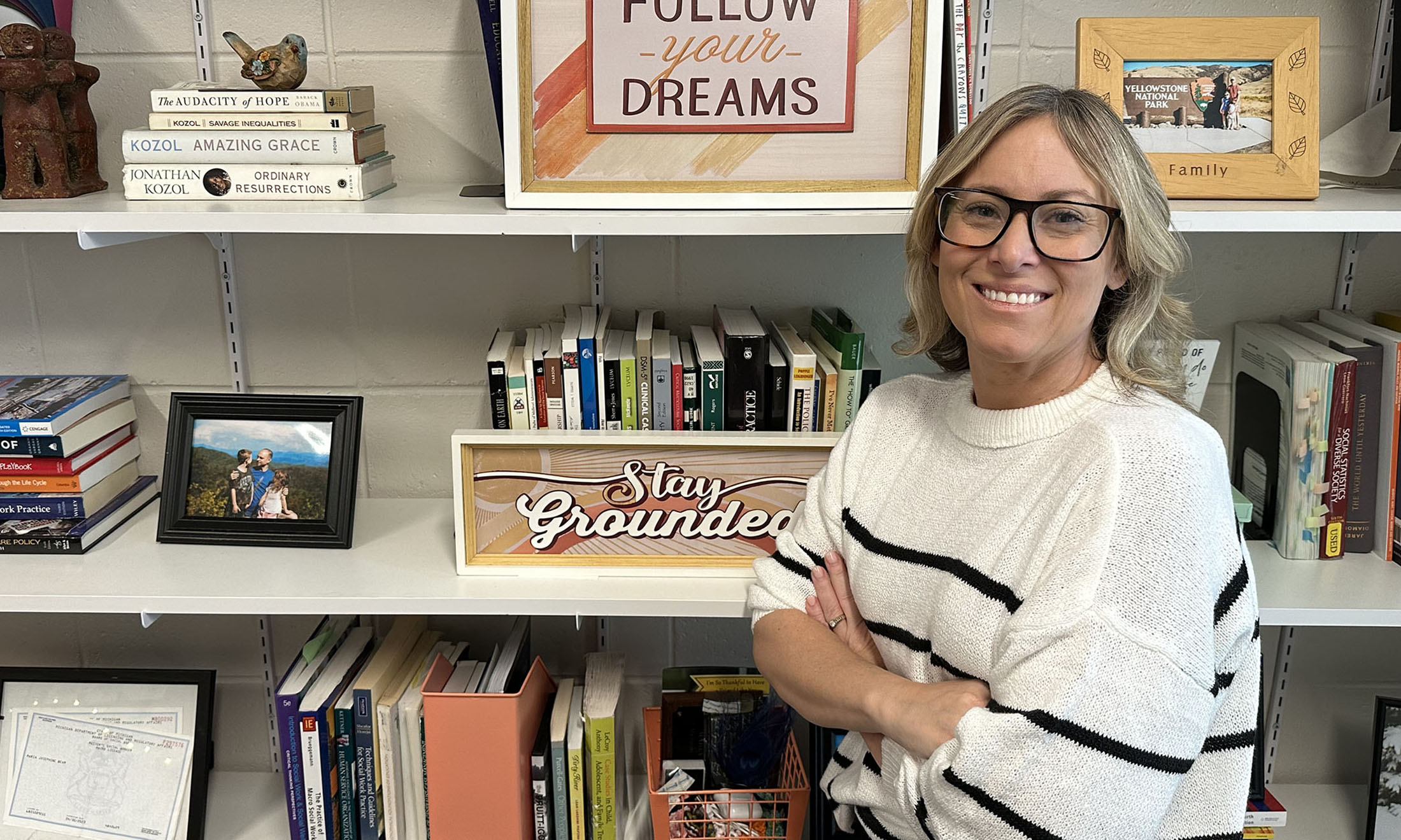 A women in front of a bookshelf