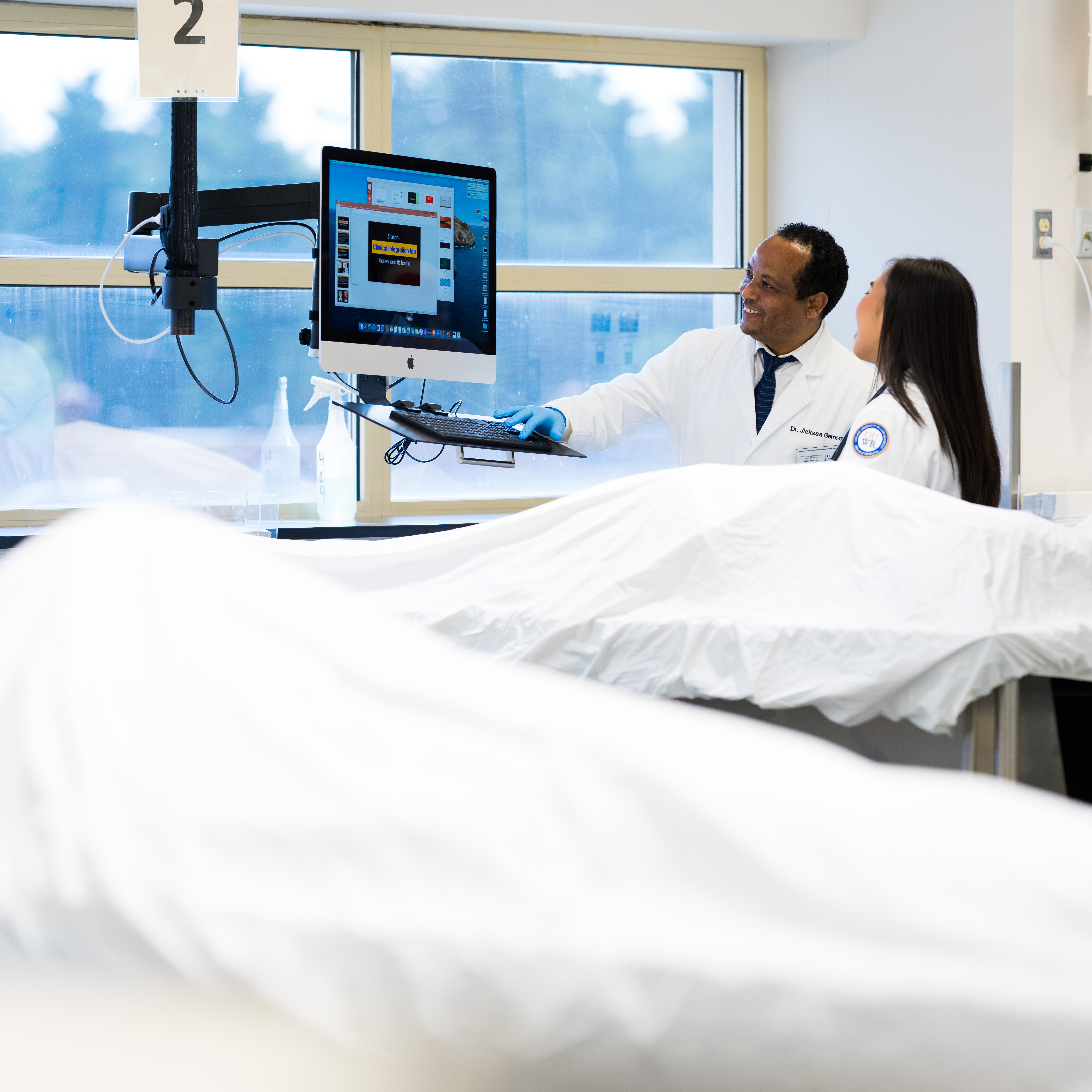 An image of a student and faculty member in the anatomy lab