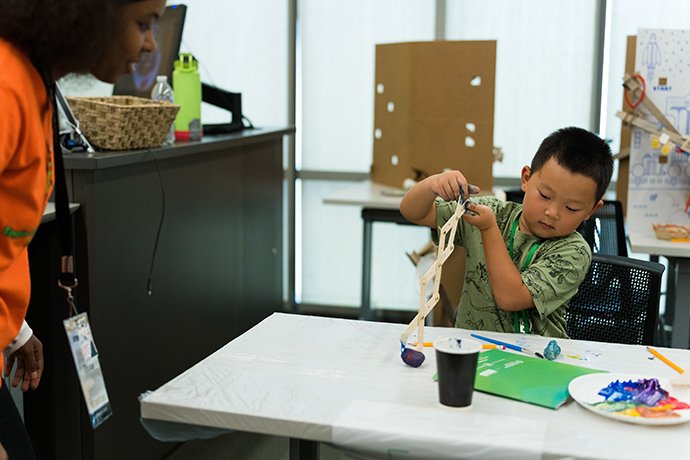 Image of Eugene Choi from Rochester Hills demonstrates the working process of his claw device