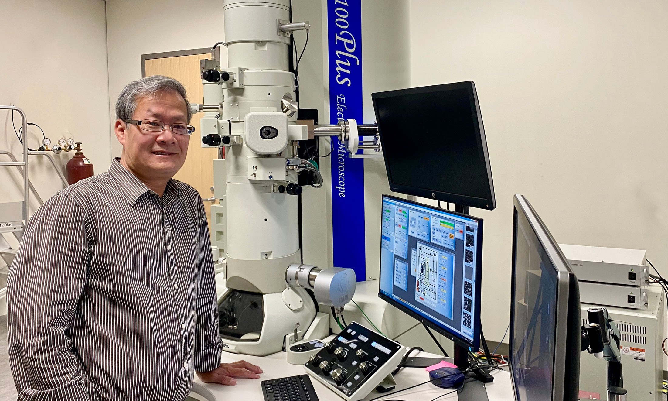 A person in the Microscopy and Microanalysis Laboratory