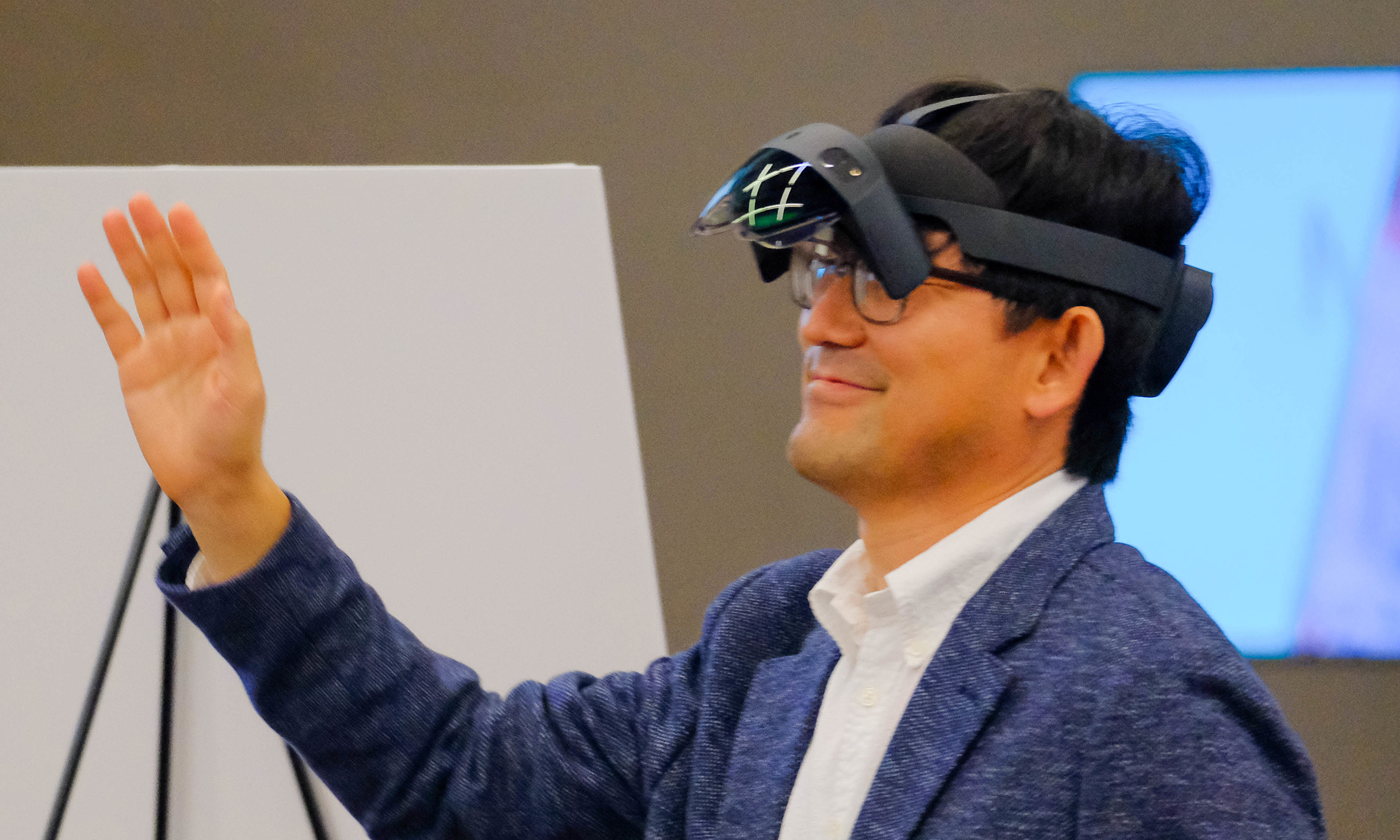 A man wearing a Augmented Reality device