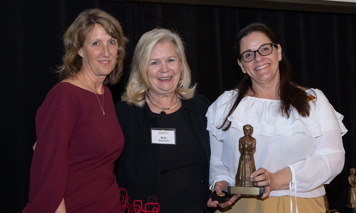 three women one with nightingale award statue